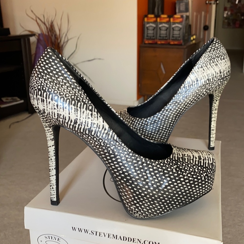 Steve Madden, Size 8.5, Black/White, Heels